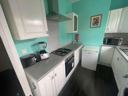 Maypole Hill, Halesowen, B63 - Photo 4