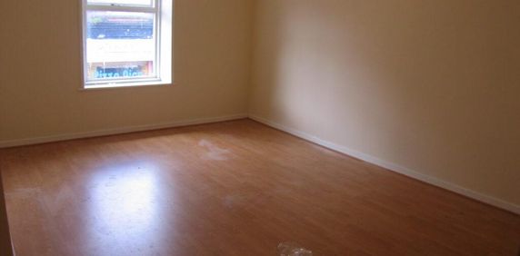 Property to rent - Photo 2