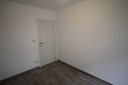 Een appartement op de benedenverdieping met 2 slaapkamers, ruim terras en carport. - Photo 4