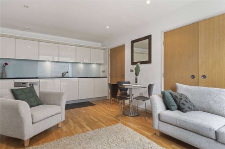 A well laid out modern one bedroom apartment set close to Old Street Station. - Photo 2