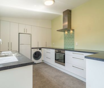 Modernised three bedroom home - Close to CBD and transport - Photo 4