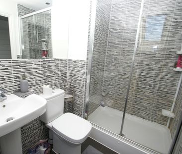 Terraced House to rent on - Photo 5