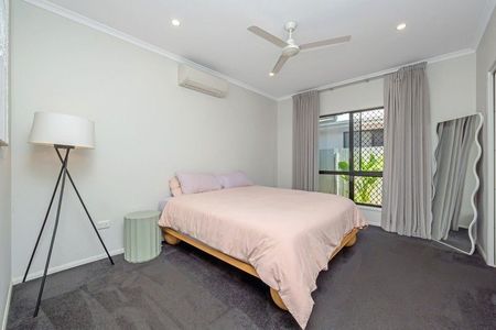 Stunning Family Home in Burdell - Photo 4