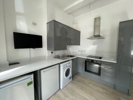 3 bedroom apartment to rent - Photo 4