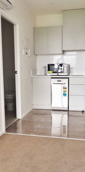 Studio living! - Photo 1