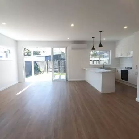 Contemporary Villa - Photo 2