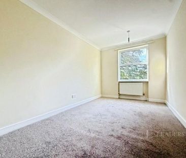 3 bedroom flat to rent - Photo 2
