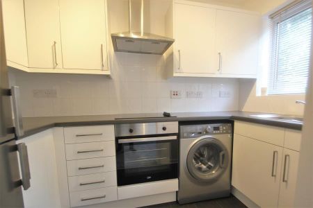 2 bedroom end of terrace house to rent - Photo 5