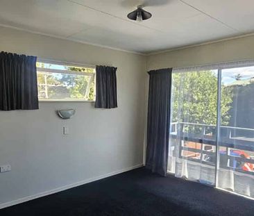 Parahaki- 4 Bedroom - Photo 3