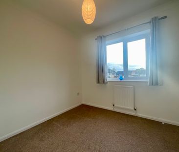 3 bedroom Semi-Detached House to let - Photo 3