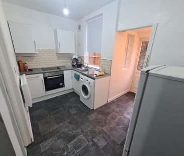 2 Bed End Terrace, Auckland Close, NG7 - Photo 6