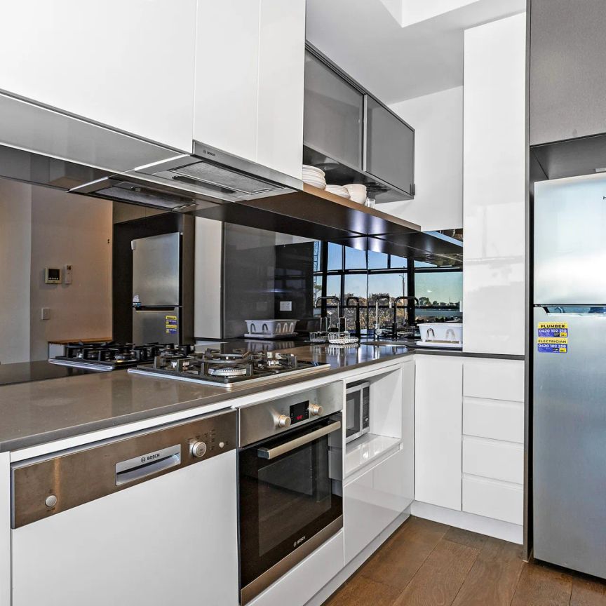 Low-maintenance living with a St Kilda vibe - FULLY FURNISHED - Photo 1