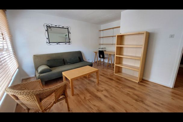 1 Bed Flat, Henderson Drive, NW8 - Photo 1