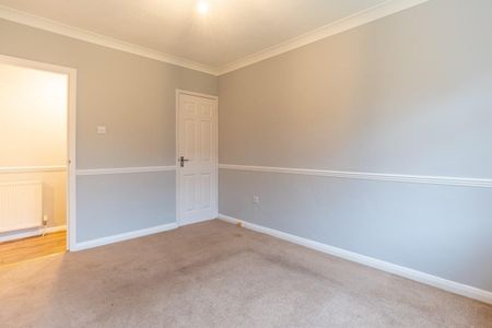 Epsom Road, Leatherhead, KT22 - Photo 2