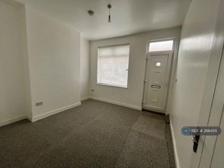 2 bedroom end of terrace house to rent - Photo 2