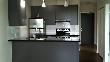 1 Bed + Den Top Floor Apt. For Rent In Burnaby. - Photo 2