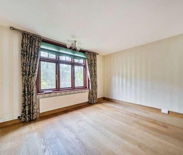 Woking, Surrey, GU22 - Photo 2