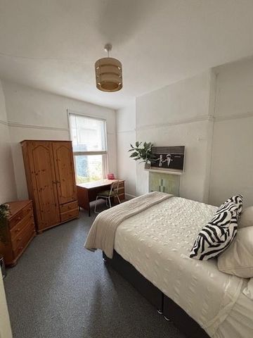 4 bedroom terraced house to rent - Photo 5