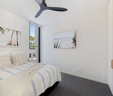 Freestanding Designer Beach House with Pool & Garden Oasis - Photo 2