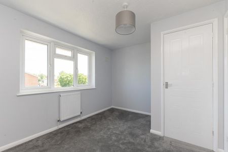 2 bedroom semi-detached house to rent - Photo 5