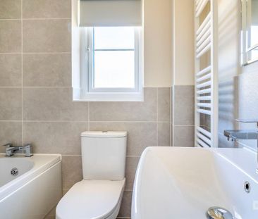 3 bedroom semi-detached house to rent - Photo 5