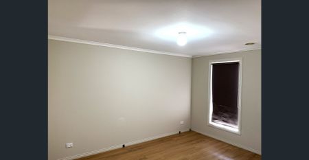 Located in a quiet street, close to schools, shops & freeway - Photo 4