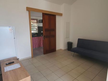 Location Appartement 1 pièce Meublé 23m² ST DENIS 97400 - Photo 5