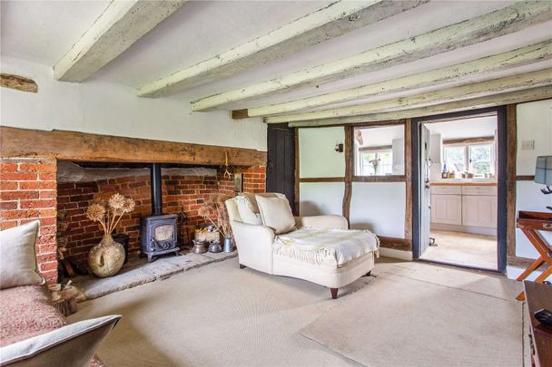 Character cottage situated in sought after village - Photo 1