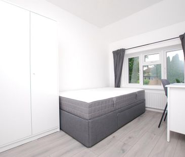 4 bedroom semi-detached house to rent - Photo 6