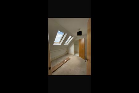 2 Bed Maisonette, Lower Addiscombe Road, CR0 - Photo 5