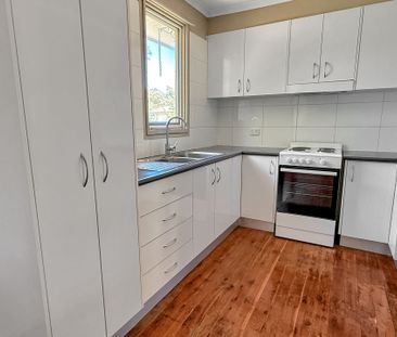 Three-Bedroom Home Close to Schools and Local Shops - Photo 3