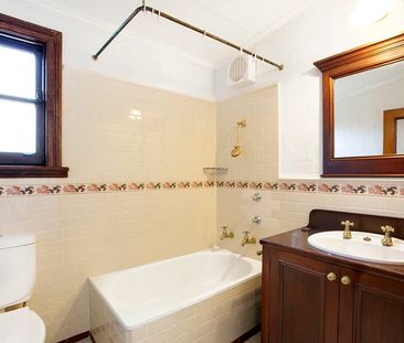 Enmore Road at your doorstep - Photo 2