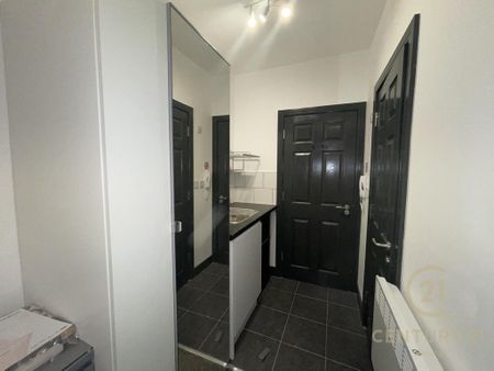 1 bedroom in a house share to rent - Photo 2