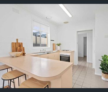 Gorgeous 3 Bedroom Home with Separate Home Office - Photo 1