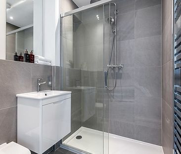 Luxury Three Bedroom Townhouse in Palace Wharf, London W6 - Photo 2