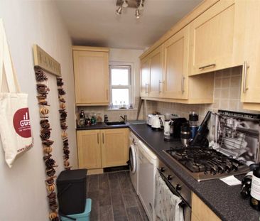 2 bed First Floor Flat for rent - Photo 5