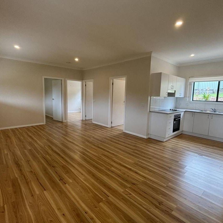 Neat & Cosy home - Photo 1