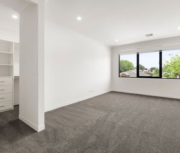 STUNNING BRAND NEW FOUR BEDROOM TOWNHOUSE - Photo 3