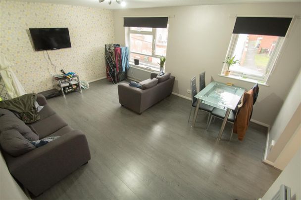Westfield Court, Westfield Road, Hyde Park, LS3 1DL, Leeds - Photo 1