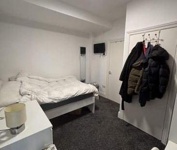 3 bedroom flat to rent - Photo 2