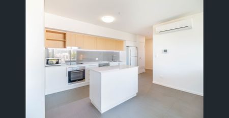 Fully Air Conditioned Apartment - Walk to Toowong Village - Photo 3