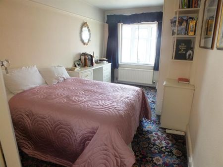 4 bedroom detached house to rent - Photo 4