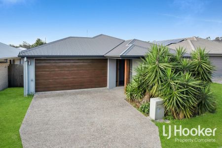 Family Size Home with 2 x Living - Close to Buxton Park & Local Schools - Photo 3
