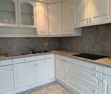 Ruim appartement met 3 slpk. + garage op de Markt in Retie - Foto 2