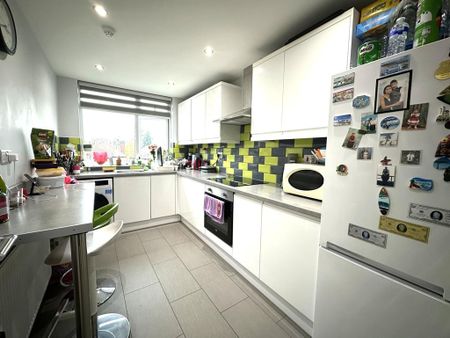 2 bedroom flat to rent - Photo 2