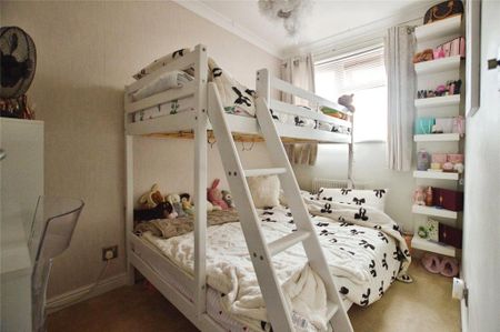 2 bedroom end of terrace house to rent - Photo 4