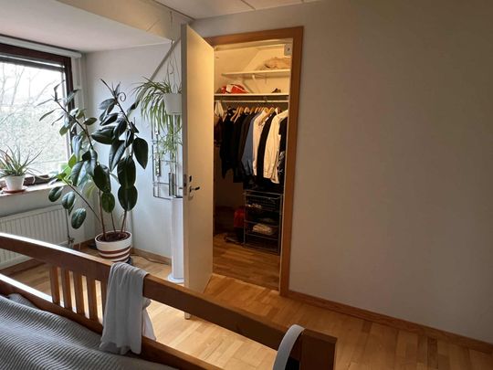 Rapsodivägen, Skogås - Foto 1