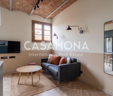 Bright and Fully Renovated 2-Bedroom Apartment In Poble Nou - Photo 1