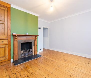 3 bed House - Mid Terrace To Let - Photo 2