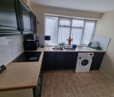 Bedsit, Broxholm Road, SE27 - Photo 5